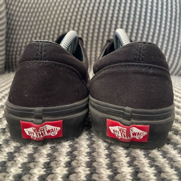 VANS triple black lace up sneaker women’s shoe size 8 - Picture 5 of 9